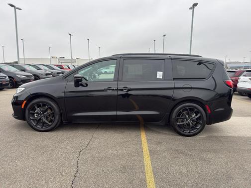 2024 Chrysler Pacifica Touring-L