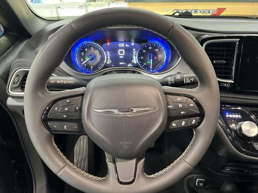 2024 Chrysler Pacifica Touring-L