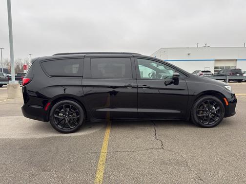 2024 Chrysler Pacifica Touring-L