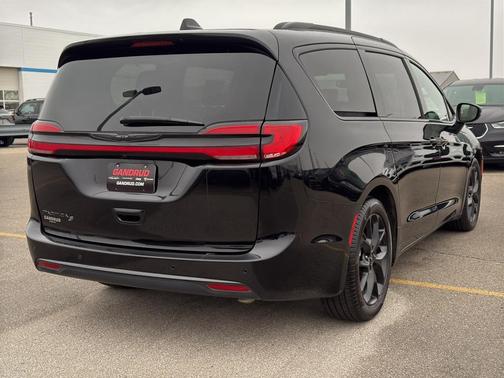 2024 Chrysler Pacifica Touring-L