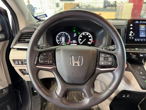 White 2025 Honda Odyssey EX-L