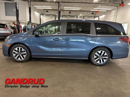 White 2025 Honda Odyssey EX-L