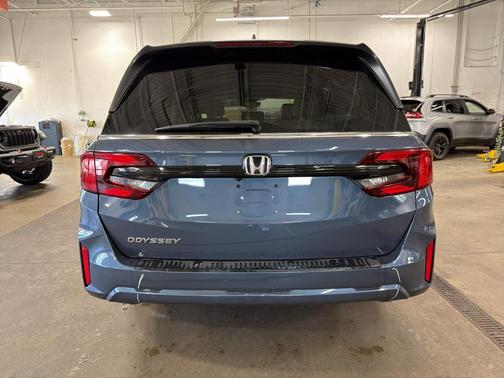 White 2025 Honda Odyssey EX-L