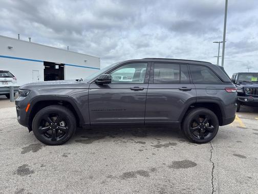Metallic 2024 Jeep Grand Cherokee Laredo