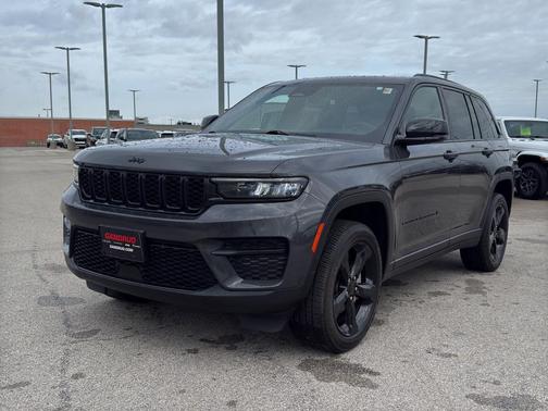 Metallic 2024 Jeep Grand Cherokee Laredo