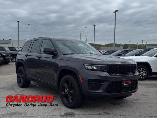 Metallic 2024 Jeep Grand Cherokee Laredo