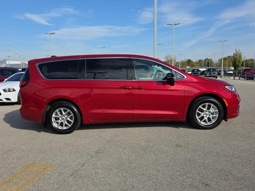 2024 Chrysler Pacifica Touring-L