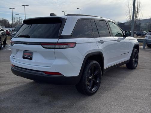 Bright White Clearcoat 2026 Jeep Grand Cherokee Limited
