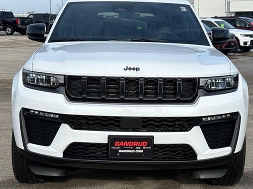 Bright White Clearcoat 2026 Jeep Grand Cherokee Limited