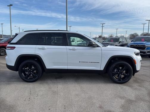 Bright White Clearcoat 2026 Jeep Grand Cherokee Limited