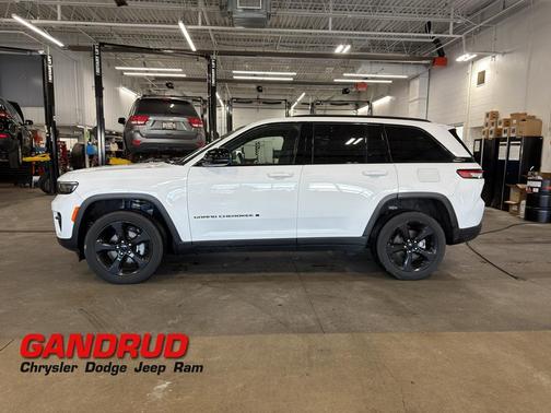 2023 Jeep Grand Cherokee Laredo