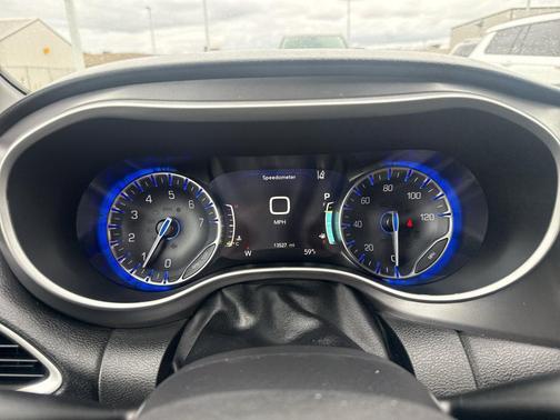 Diamond Black 2026 Chrysler Pacifica Select