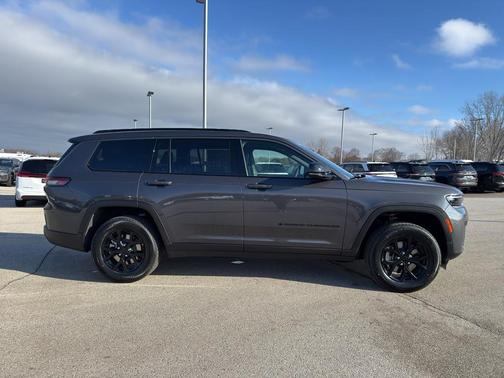 Metallic 2026 Jeep Grand Cherokee L Laredo