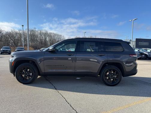 Metallic 2026 Jeep Grand Cherokee L Laredo