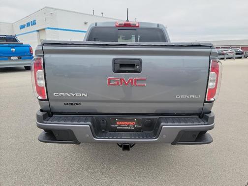 Photo 4 of 14 of 2019 GMC Canyon Denali