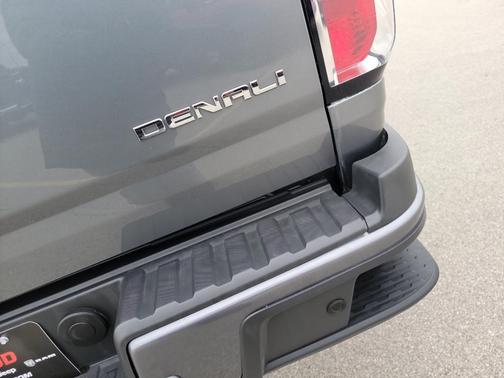 Photo 5 of 14 of 2019 GMC Canyon Denali