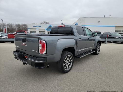 Photo 3 of 14 of 2019 GMC Canyon Denali