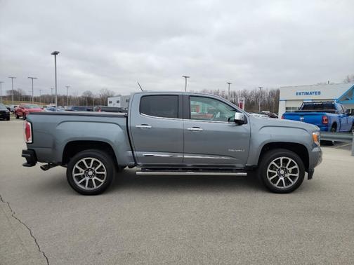 Photo 2 of 14 of 2019 GMC Canyon Denali