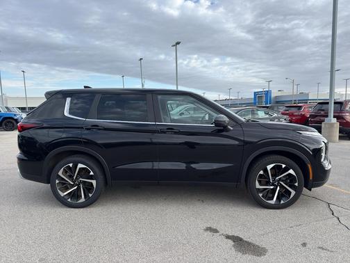 2022 Mitsubishi Outlander SE