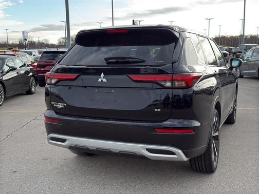 2022 Mitsubishi Outlander SE