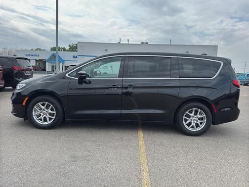 2023 Chrysler Pacifica Touring-L