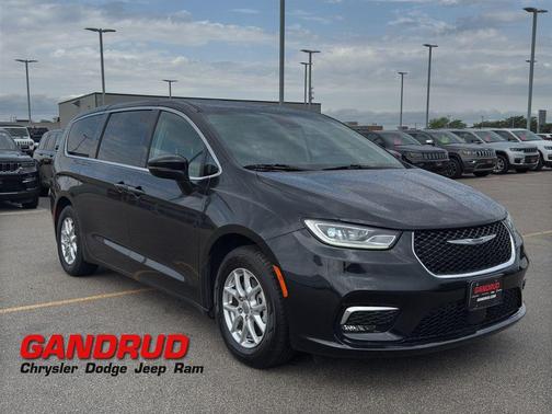 2023 Chrysler Pacifica Touring-L
