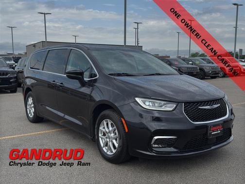 2023 Chrysler Pacifica Touring-L