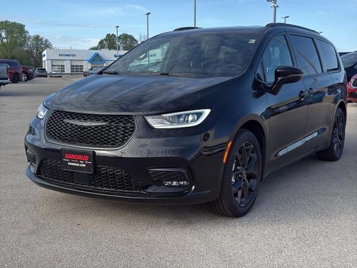 Diamond Black 2026 Chrysler Pacifica Select