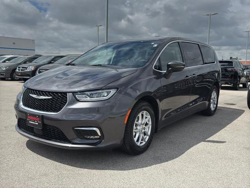 2023 Chrysler Pacifica Touring-L