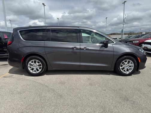 2023 Chrysler Pacifica Touring-L