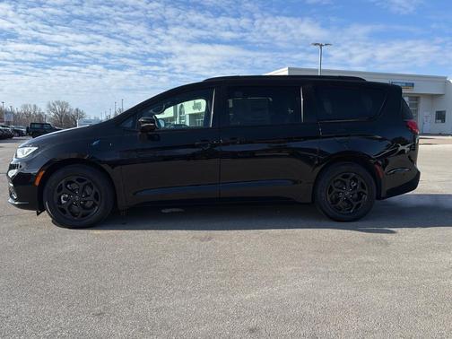 2025 Chrysler Pacifica Hybrid Select