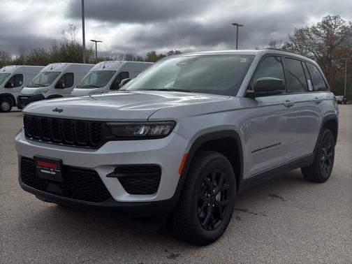 2025 Jeep Grand Cherokee Laredo