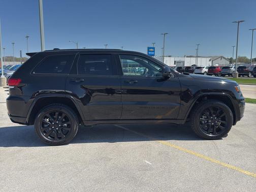 2022 Jeep Grand Cherokee WK Laredo