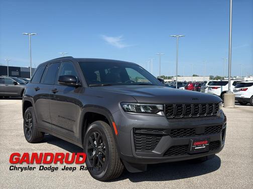 Metallic 2026 Jeep Grand Cherokee Laredo