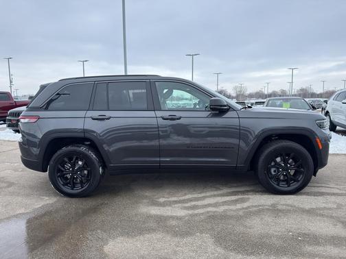 2026 Jeep Grand Cherokee Laredo
