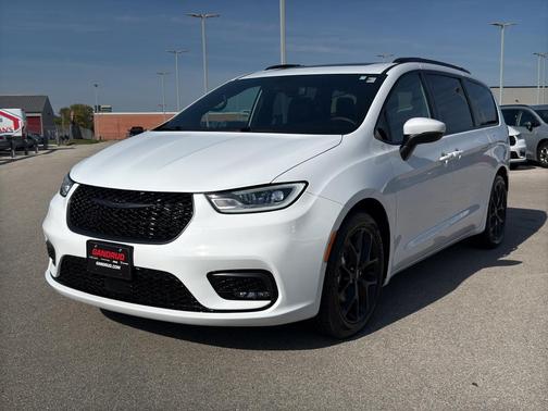 2023 Chrysler Pacifica Touring-L