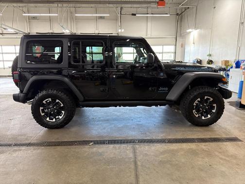 Black Clearcoat 2025 Jeep Wrangler 4xe Rubicon