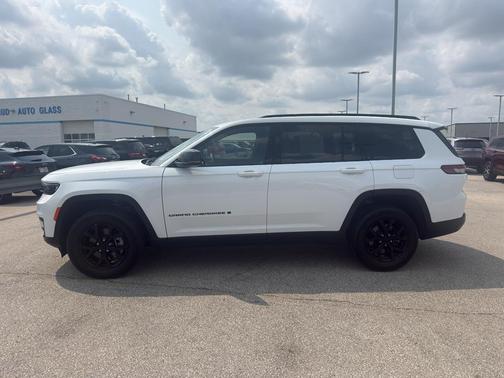 Bright White Clearcoat 2024 Jeep Grand Cherokee L Laredo