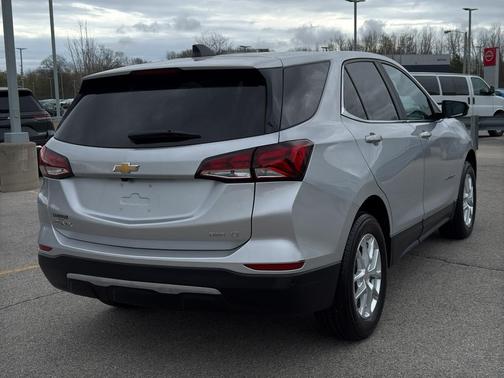 Silver Ice Metallic 2022 Chevrolet Equinox 2LT