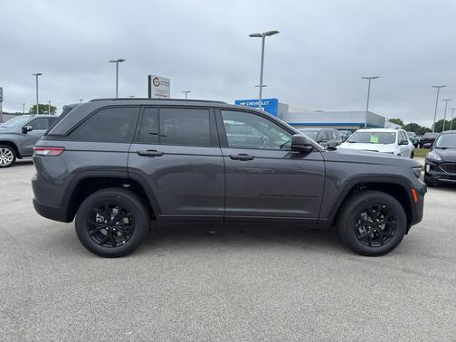 2025 Jeep Grand Cherokee Laredo