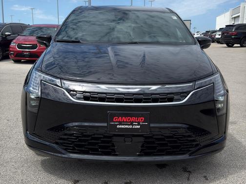 Diamond Black 2027 Chrysler Pacifica SELECT