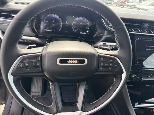 Metallic 2025 Jeep Grand Cherokee Laredo