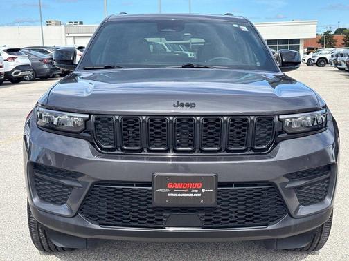 Metallic 2025 Jeep Grand Cherokee Laredo