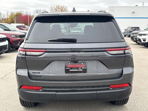 Metallic 2025 Jeep Grand Cherokee Laredo