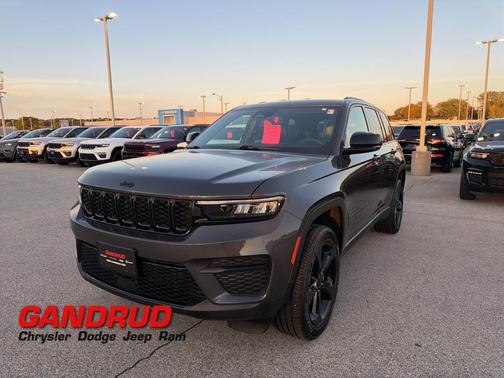 Metallic 2025 Jeep Grand Cherokee Laredo