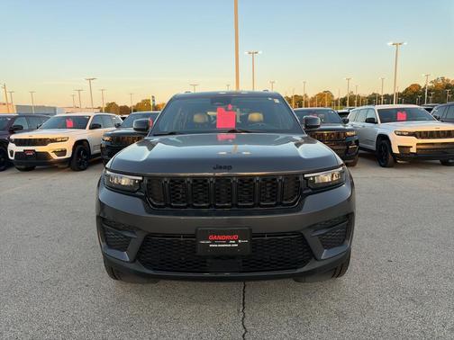 Metallic 2025 Jeep Grand Cherokee Laredo