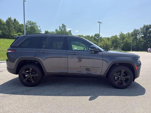 Metallic 2026 Jeep Grand Cherokee Limited