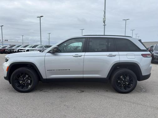 2025 Jeep Grand Cherokee Laredo