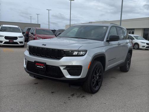 2025 Jeep Grand Cherokee Laredo