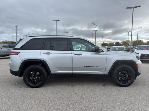 2025 Jeep Grand Cherokee Laredo
